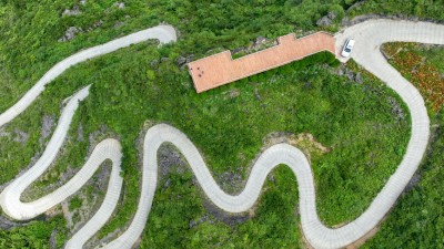 重庆酉阳：盘山致富路