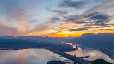 三峡朝霞美