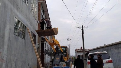 河南张集镇吴楼村：“小路灯”照亮村民出行路