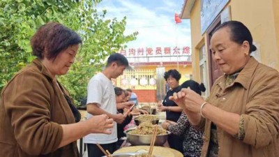 鲁山县：“饺子宴”情暖“夕阳红”