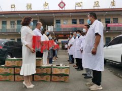 中秋节爱心企业河南晟卓化妆品有限公司冒雨慰问民警医院及困难户